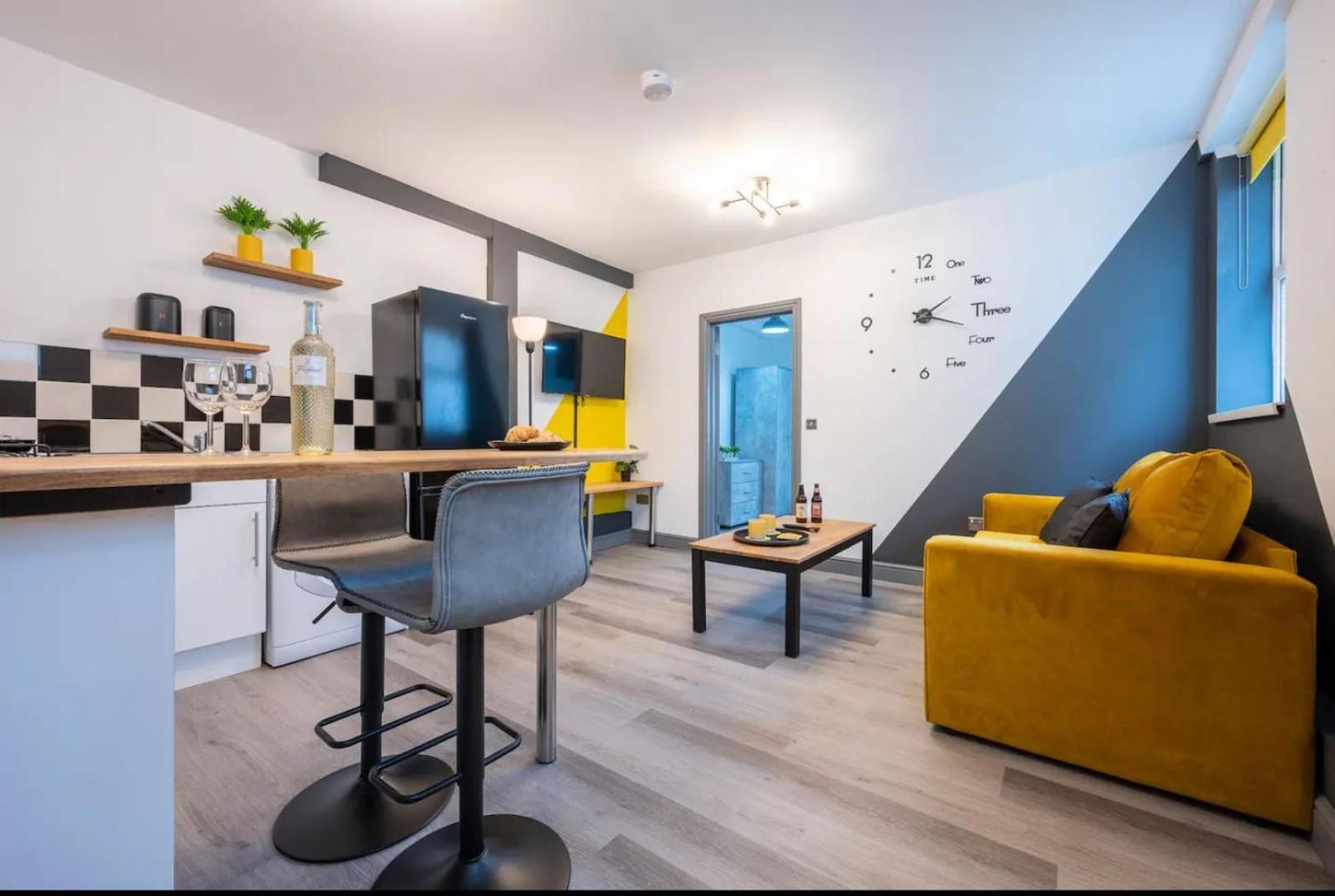 Stunning One Bedroom Apartments Near Shops & Central Cardiff Eksteriør billede