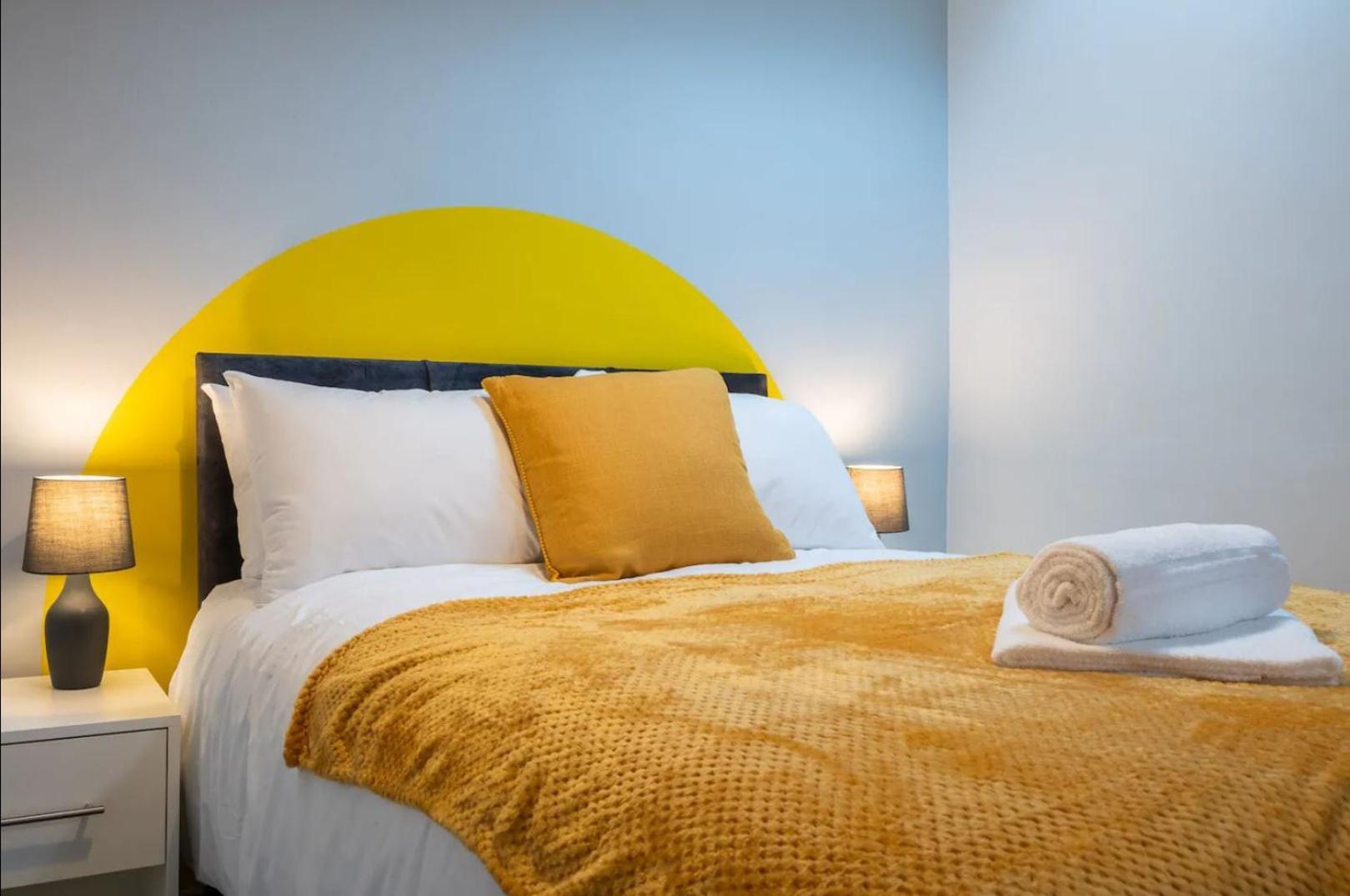 Stunning One Bedroom Apartments Near Shops & Central Cardiff Værelse billede