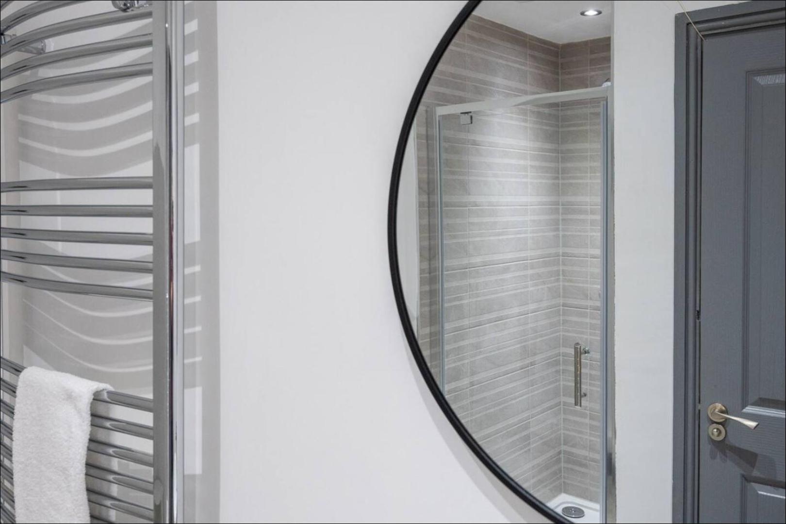 Stunning One Bedroom Apartments Near Shops & Central Cardiff Eksteriør billede