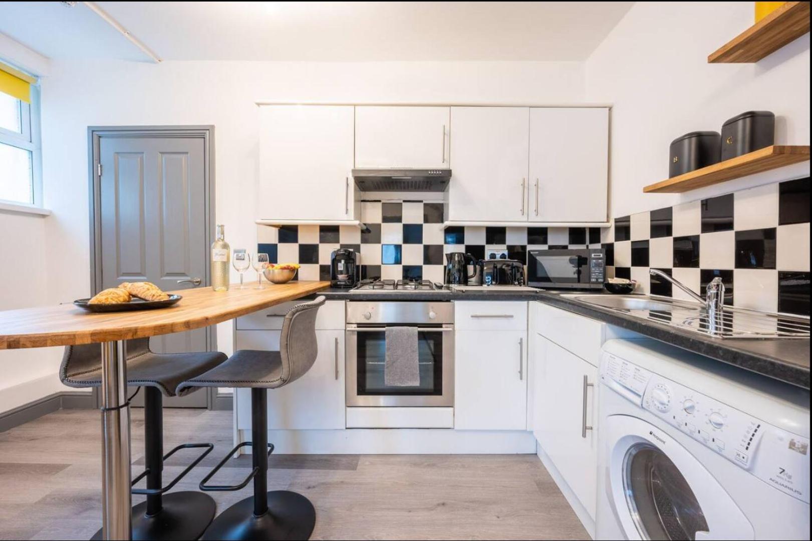 Stunning One Bedroom Apartments Near Shops & Central Cardiff Eksteriør billede