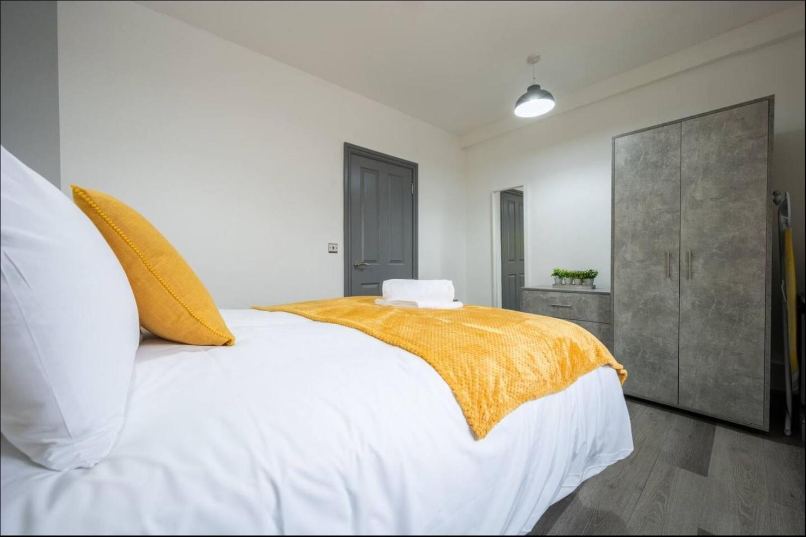 Stunning One Bedroom Apartments Near Shops & Central Cardiff Eksteriør billede